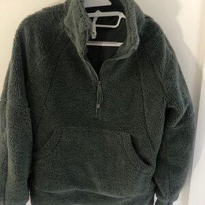 Lululemon Sherpa army green sweatshirt